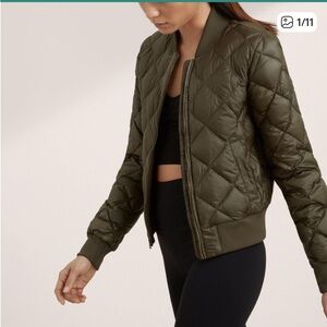 Aritzia TNA Green Quilted Down Bomber Jacket Size L EUC